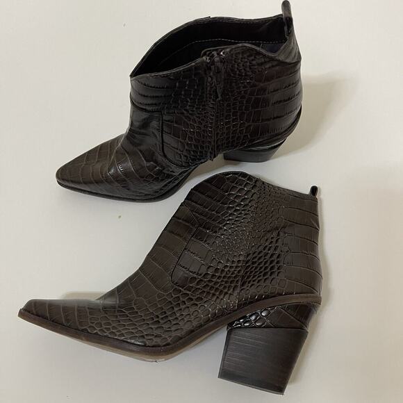 Gianni Bini Patent brown crocodile print ankle point toe western boots 9.5 - Picture 3 of 10